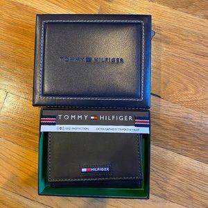 Tommy Hilfiger Men's Leather Trifold Wallet Black